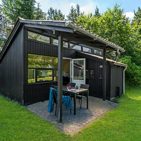 1 Bedroom Gorgeous In Feriehus Hampen