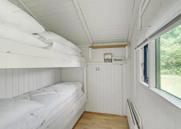 1 Bedroom Gorgeous In Ferienhaus *